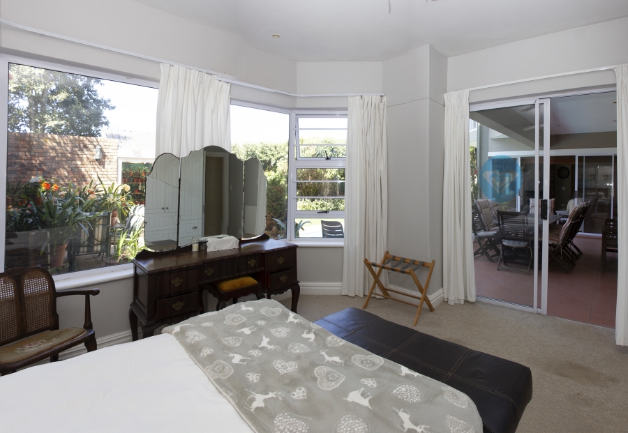 5 Bedroom Property for Sale in Kleinemonde Eastern Cape